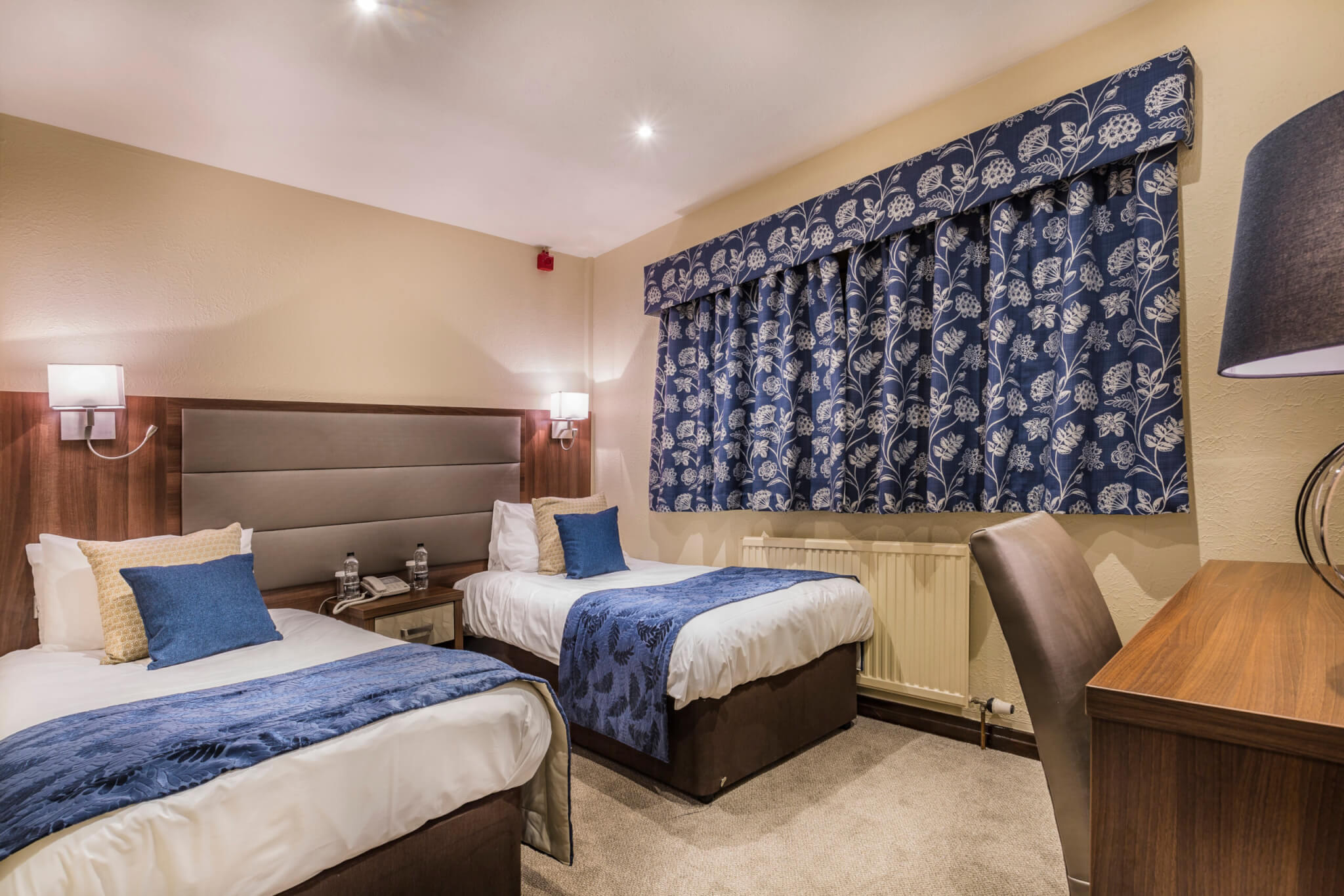 Classic Twin Room Hotel Holmfirth 4 scaled