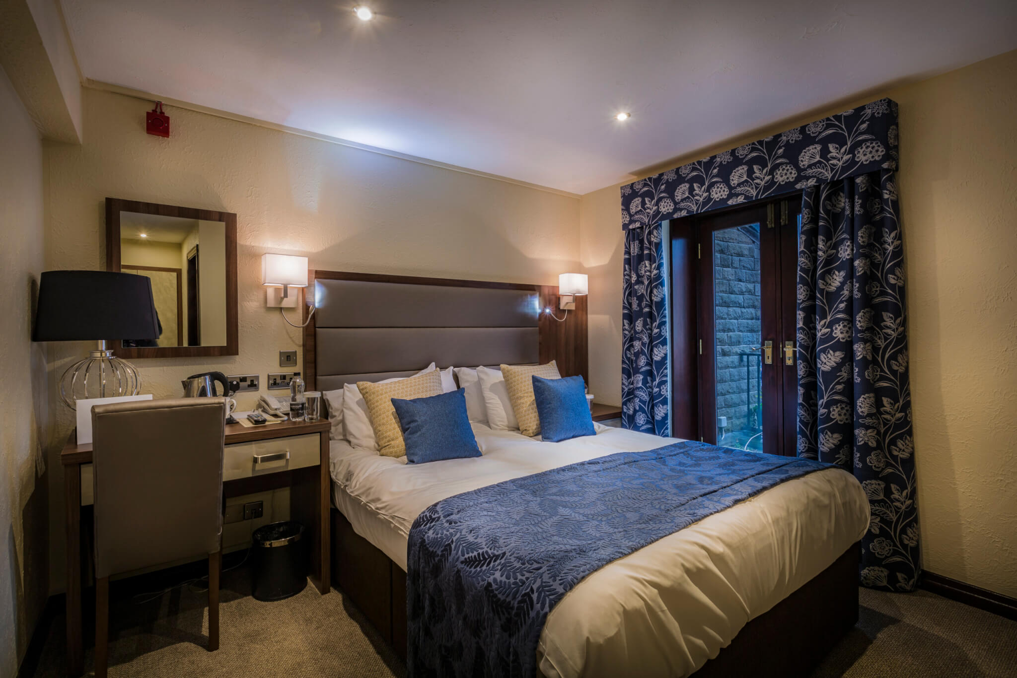 Superior Double Room Hotel Holmfirth 4 scaled